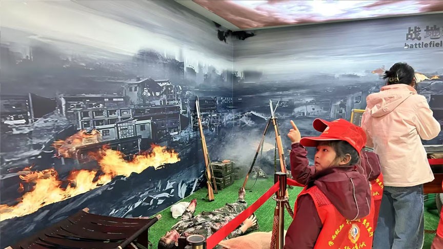 生命安全教育馆小学团队研学实践活动，战地救助实景展示.jpg