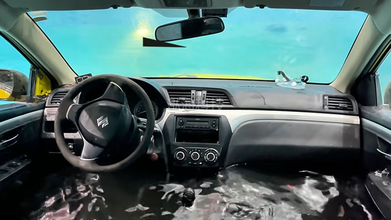 车辆落水自救逃生体验车辆落水